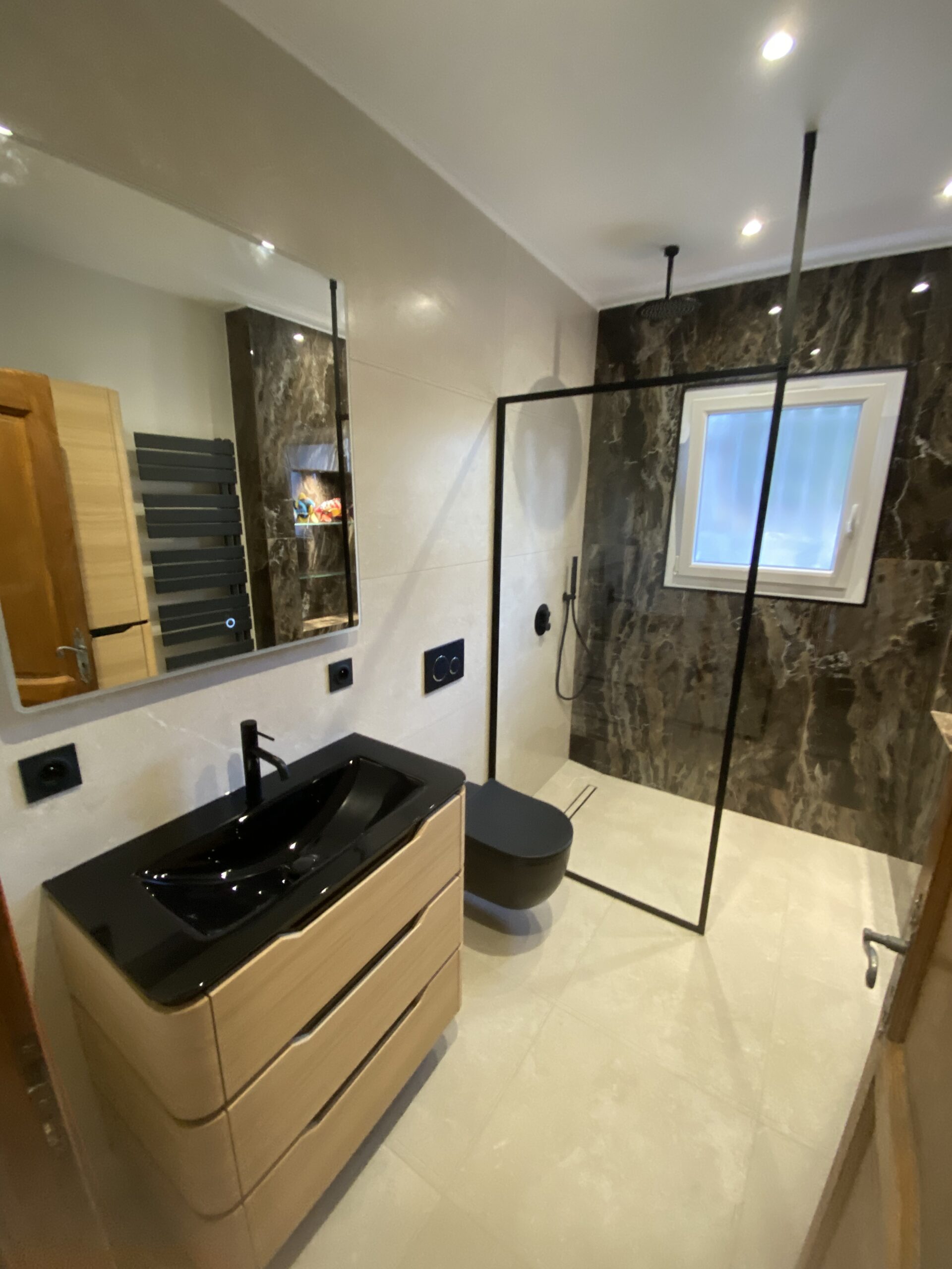 Salle de bains contemporaine, douche à l’italienne